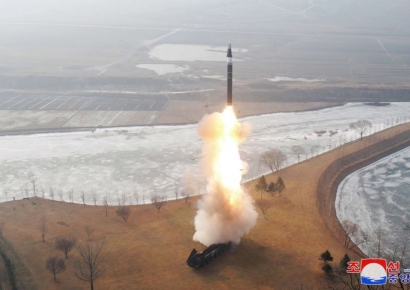 합참 "北, 평양 인근서 동해상으로 탄도미사일 수발 발사"