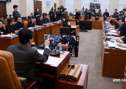 [포토] 野 "尹 관저 모인 국민의힘 의원들, '내란 국조특위' 사임해야"