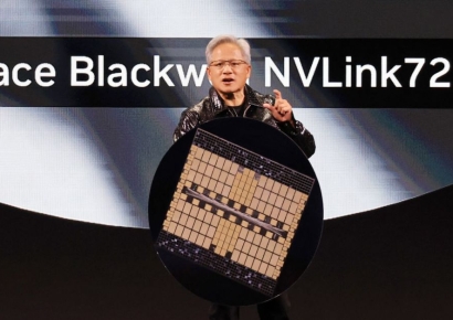 젠슨 황 "물리적 AI 시대 개막"...도요타와 자율주행 협력