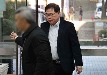 유동규, 법정에서 만난 이재명 향해 "왜 째려보나"