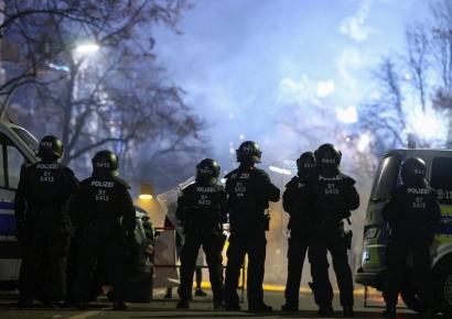 새해맞이 폭죽 터트렸다 5명 사망한 독일…사용 금지 청원 '봇물'