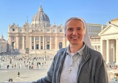 교황, 가톨릭 최초 '여성 장관' 지명…동시에 남성 대행도 '중복 임명' 논란