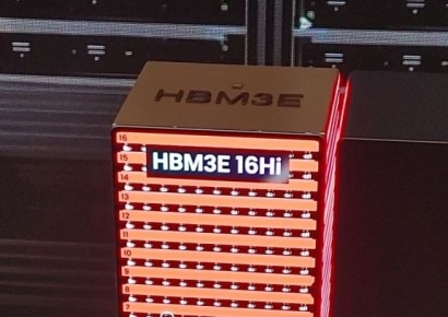 SK하이닉스, 모형·영상까지 동원한 HBM3E 16단 실물 공개