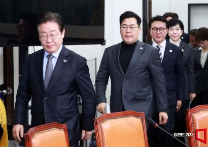[포토] 최고위 참석하는 이재명 대표