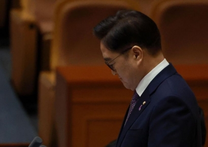 [포토] 내란 특검 재의요구안 부결 선포하는 우원식 의장