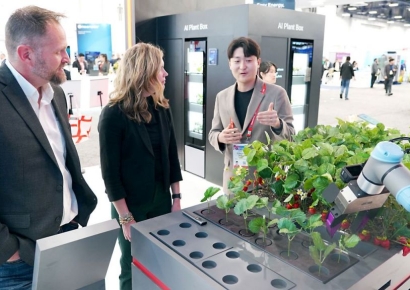 AI가 딸기 키운다…CES서 첫선 '다기능 농업로봇' 화제