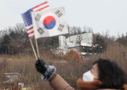 尹추정 인물 포착…대통령실, 관저 일대 촬영한 오마이뉴스 고발