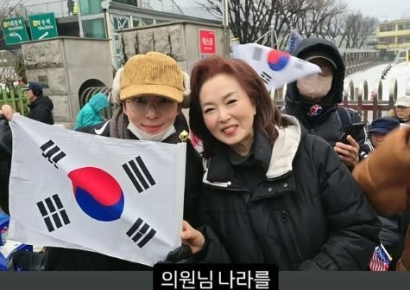 "의원님,나라 지켜주세요"…'尹 지지' 배우 차강석, 김민전과 '찰칵'