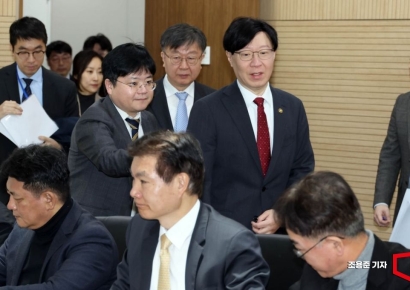 [포토] 제1차 서민금융협의회 참석하는 김소영 부위원장