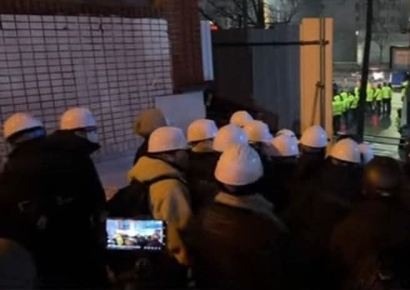 "尹 지키자" 모여든 2030 직장인…5공 시절 '백골단'도 조직