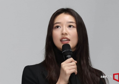 [포토] 취재진 질문에 답하는 메이플