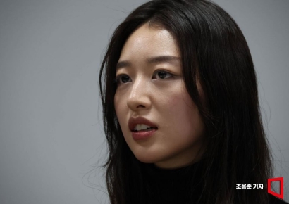 [포토] 취재진 질문에 답하는 메이플씨