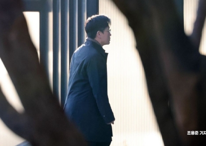 [포토] 오동운 공수처장 과천청사로 출근