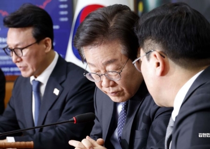 [포토] 대화하는 이재명-박찬대