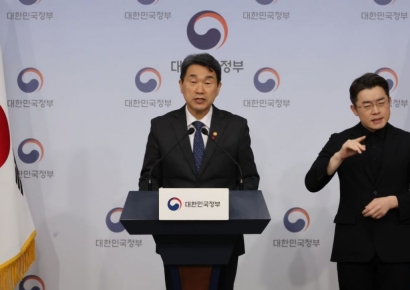 [속보]이주호 부총리, "비상계엄 포고령으로 상처받은 전공의에 유감"