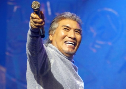 "왼쪽, 니는 잘했나" 나훈아, 은퇴 콘서트서 분열된 정치권 작심 비판