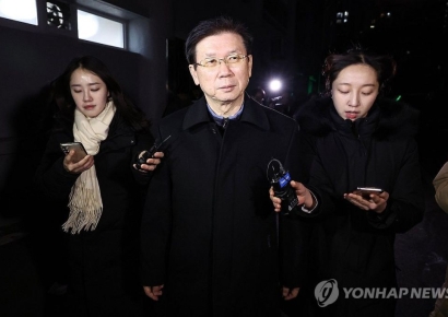 前경호처장·경비안전본부장 경찰 출석…지휘봉 쥔 차장은 불응(종합)