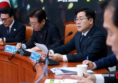 [포토] 박찬대 "尹, 책임 피하지 않겠다더니 '헌재 첫 변론' 불출석"