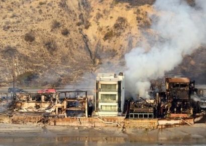어떻게 지었길래…산불 초토화 지역서 멀쩡한 3층집 정체