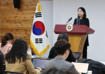 헌재 "수사기록 송부, 법적 문제 없어…朴 탄핵 때도 이의 기각"