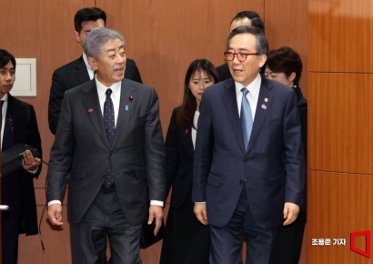 [포토] 한일외교장관회담 참석하는 조태열과 다케시