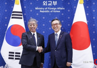 [포토] 악수하는 한일외교장관