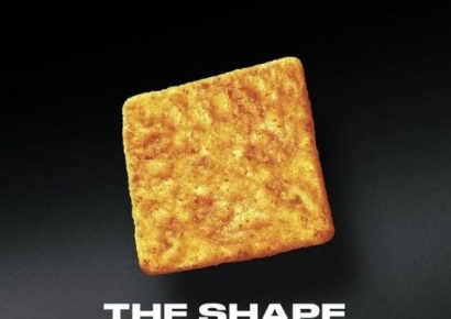 갑자기 '사각형'으로 모양 바꾼다는 과자…팬들 "만우절이냐" 폭발