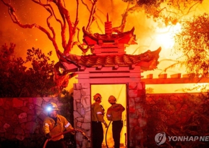 산불 진압도 '빈익빈부익부'…LA갑부들 '하루 1500만원' 사설소방대 고용 