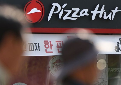 "3만원짜리 라지 피자 누가 먹나"…국내 진출 40년 만에 '멸종 위기' 피자헛