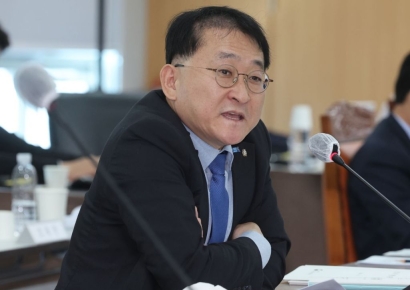 "재정 바닥내, 선거 이겨서 뭐할 수 있나"…쏟아지는 감세정책에 野 우려 목소리