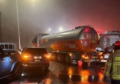 고양 자유로서 차량 44대 연쇄 추돌…출근길 10㎞ 정체