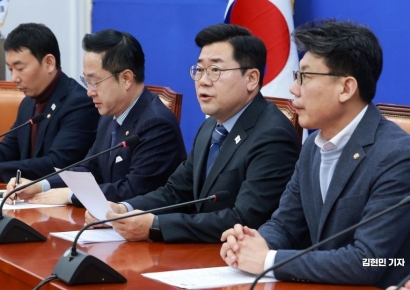 [포토] 박찬대 "경호관들, 상관 위법 지시 따르지 않을 권리 있다"