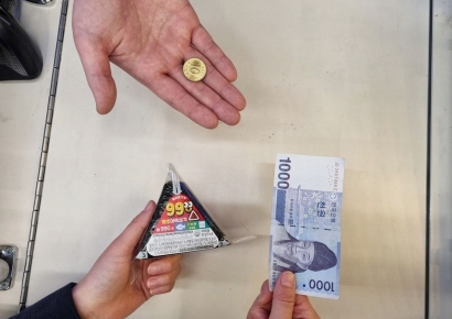 "자주 먹는 커피·삼각김밥·라면 1000원도 비싸"…편의점 '가격 파괴' 바람