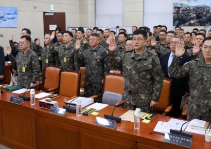 [포토] 내란 혐의 국조특위 선서하는 군 수뇌부