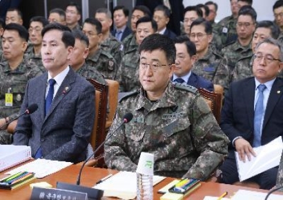 '12·3 계엄사령관' 박안수 육참총장, 기소휴직 결정