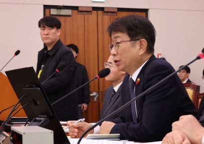 제주항공 유족, 조사 참여 요구…국토장관 "직접적인 참여는 어려워"