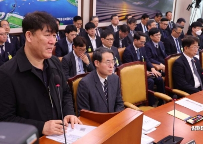 [포토] 의원 질의에 답변하는 박한신 유가족 대표