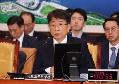 국토부 장관 "여객기 참사 음성기록 '사라진 4분', 녹취록 작성 7일 뒤 보고받아"