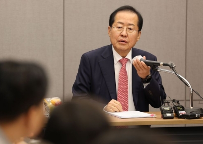 홍준표, 노무현 지지자 글에…"소박한 대통령"