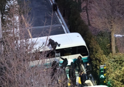 [속보]공수처·경찰, 대통령 경호처 2차 저지선 접근