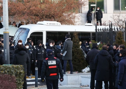 [속보]공수처 “尹 호송차 태워올지 현장에서 합의 있을 것”