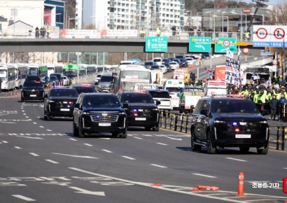[포토] 공수처로 향하는 윤대통령 태운 차량