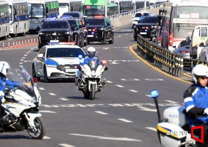[포토] 공수처 향하는 윤석열 대통령 탄 차량