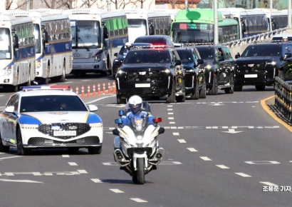 [포토] 과천 공수처로 가는 윤 대통령 차량