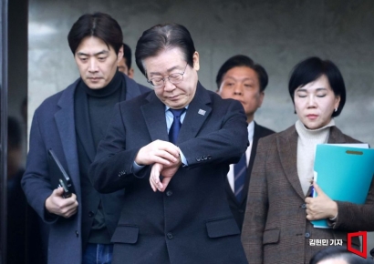 [포토] 의원총회 참석하는 이재명 대표