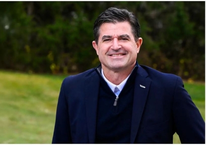 노먼 물러나고 오닐 취임했다