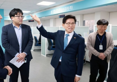 김문수 장관 "상반기 고용불안 우려…3월 채용박람회 개최"