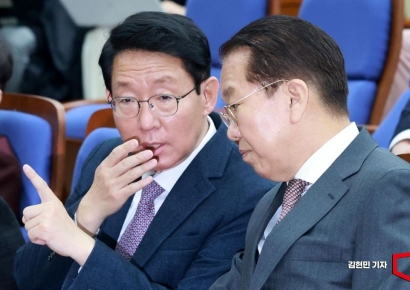 [포토] 대화하는 권영세-김상훈