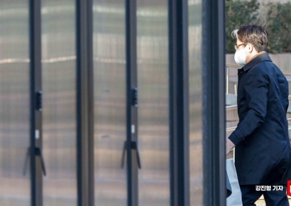 [포토] 공수처 들어서는 오동운 공수처장