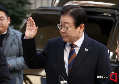 [포토] 손 흔드는 이재명 대표